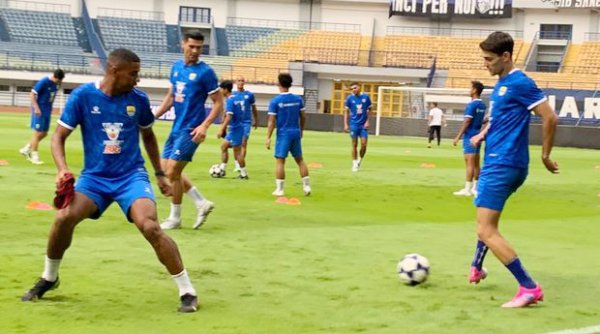 Barba Kembali Berlatih, PERSIB Fokus Hadapi Lion City Sailors