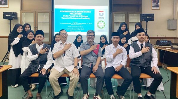 Telkom University Dorong Kemandirian Ekonomi Pesantren Lewat Pelatihan BUP