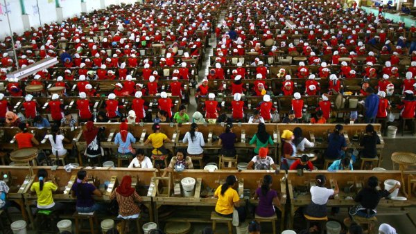 Jelang Penetapan UMP Jabar 2026, Buruh dan Pengusaha Tarik-Ulur Soal Angka Upah