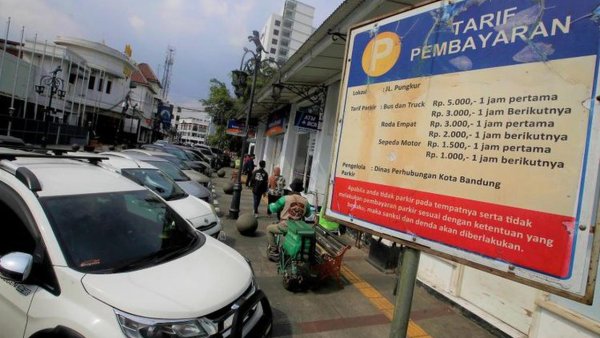 Parkir Liar Bayangi Wisata Braga Jelang Libur Panjang Nataru