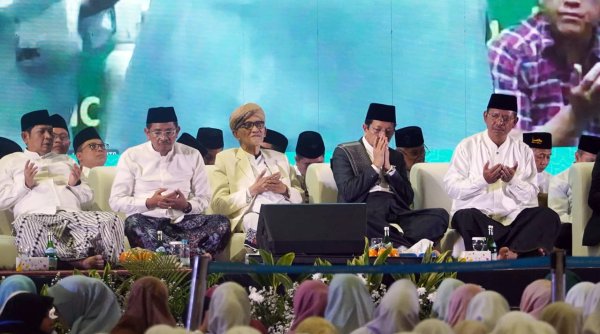 Ribuan Santri Bersatu dalam Istighosah “Doa Santri untuk Negeri” Sambut Hari Santri Nasional 2025