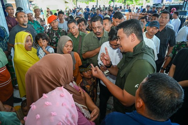 Turun ke Langkat, Bobby Diserbu Keluhan Warga Soal Air Bersih dan Jalan Putus