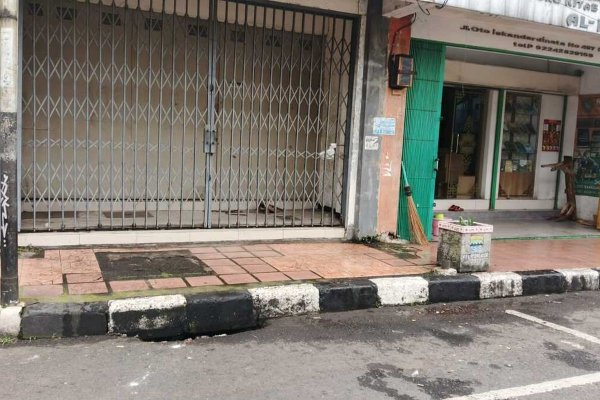 Pria Tanpa Identitas Ditemukan Tewas di Trotoar Jalan Otista, Polisi Dalami Dugaan Penganiayaan