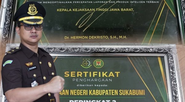 Fahmi Rachman Raih Penghargaan Intelijen Terbaik se-Jawa Barat