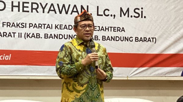 Lewat Sosialisasi Undang-Undang, Ahmad Heryawan Ajak Perkuat Pancasila dan UUD 1945