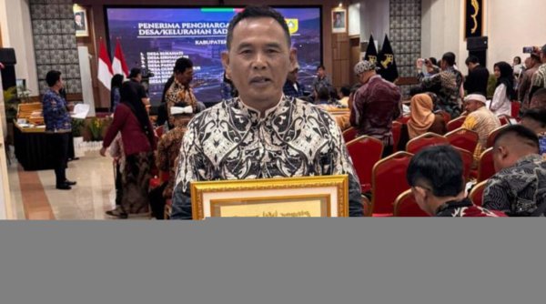 Desa di Pangalengan Terima Penghargaan Dari KDM, Desa Sadar Hukum 2025