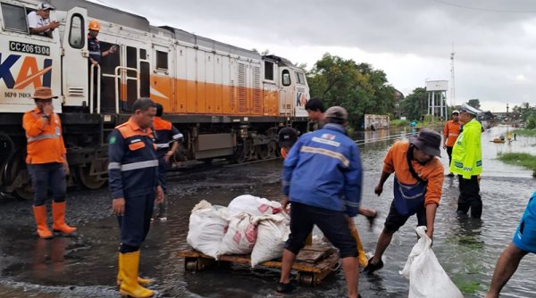 Banjir Lumpuhkan Jalur, KA Ciremai Bandung–Semarang Dibatalkan