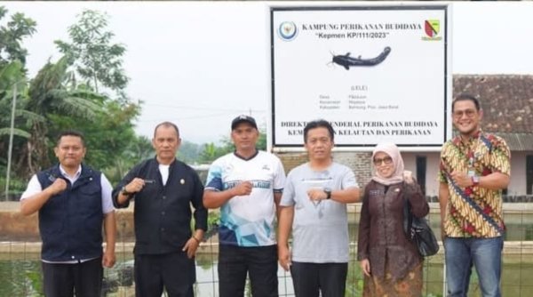 Uka Suska Dorong Pengembangan Budidaya Ikan Hias di Kabupaten Bandung