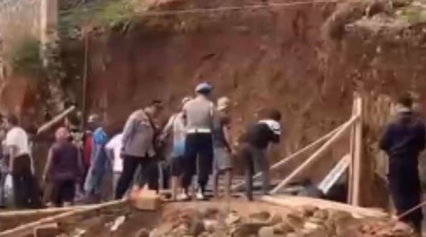 Longsor Timpa Pekerja Proyek di Jatinangor, Empat Orang Tewas