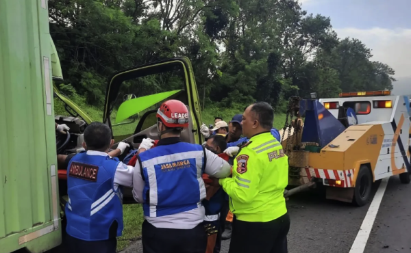 Truk Boks Tabrak Kendaraan di Tol Cipularang KM 90 A, Satu Orang Tewas