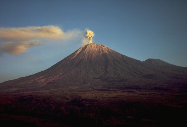 Status Siaga Tak Berubah, Aktivitas Vulkanik Semeru Terpantau Intens