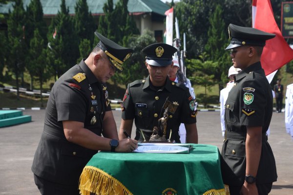 467 Prajurit Siswa Resmi Dilantik Kasdam III Siliwangi