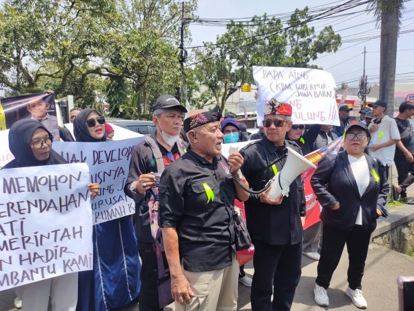 Ratusan Warga Kharisma Rancamanyar Demo di PN Bale Bandung, Tuntut AJB yang Tak Kunjung Terbit