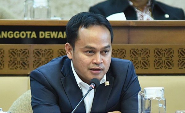 Usia Penyelenggara Pemilu Digugat ke MK, Ujang Bey: Kita Serahkan ke MK