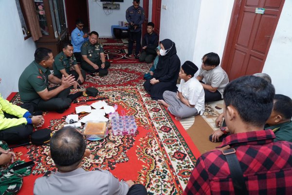 Pangdam III/Siliwangi Laksanakan Ta’ziah dan Mengunjungi Korban Kecelakaan Beruntun di Cisarua
