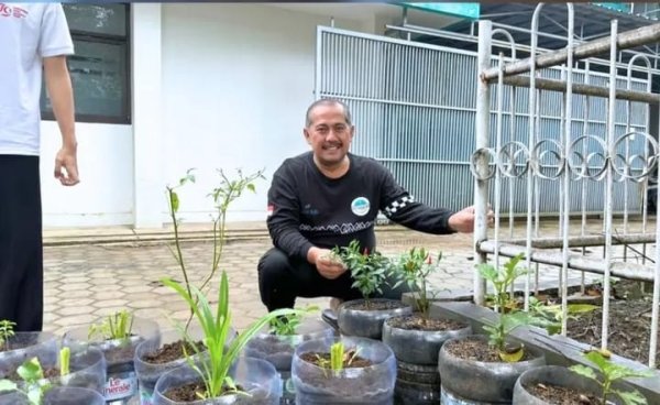 Inisiatif Disdukcapil Gerakan Peduli Tanaman, Tata Irawan: Ciptakan Lingkungan Kerja Hijau dan Bersih