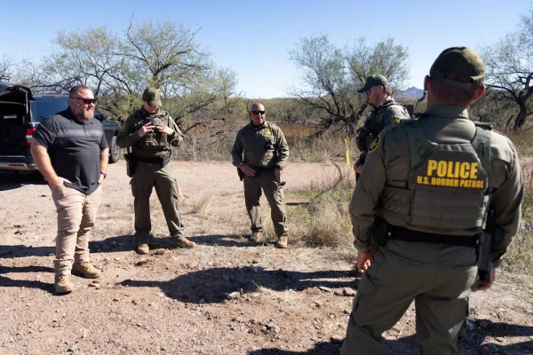 Baku Tembak di Perbatasan Arizona, Soroti Risiko Operasi Penyelundupan Manusia yang Kian Berani