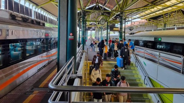 KAI Catat 4 Juta Tiket Terjual Selama Angkutan Nataru 2025/2026