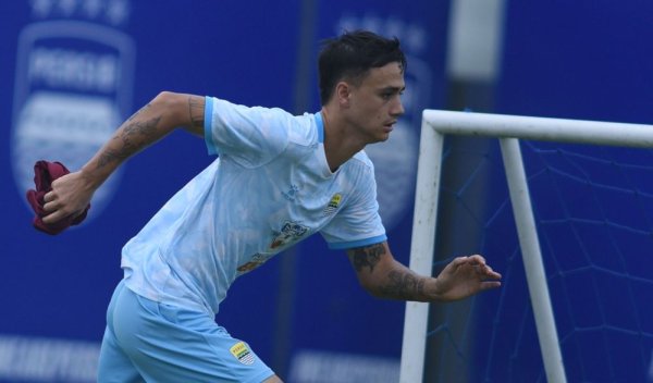 Eliano Reijnders Siap Kembali Perkuat Persib Saat Hadapi Persis Solo