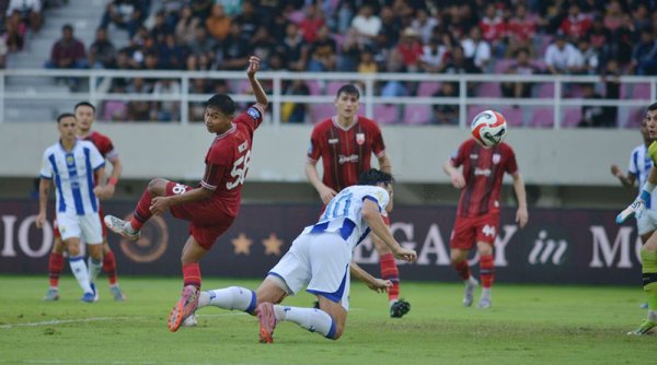 Jung Bungkam Manahan, PERSIB Curi Tiga Poin