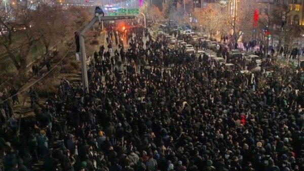 Krisis yang Diperingatkan Bertahun-tahun Akhirnya Meledak, Ekonomi Iran Jadi Pemicu Kerusuhan Nasional