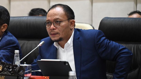 IHSG Anjlok, Hanif Dhakiri Sebut Perlu Ada Perbaikan Secara Menyeluruh