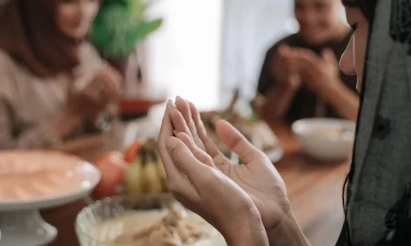 Istimewa! Doa Hari ke-7 Ramadhan yang Penuh Ampunan dan Keutamaan