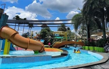 5 Wisata Kolam Renang Jawa Barat yang Fenomenal dan Wajib Dikunjungi