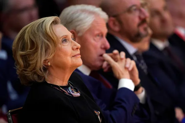 Hillary Clinton Bantah Kenal Epstein, Sidang Kongres Memanas dan Seret Nama Trump