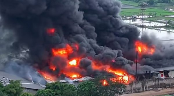 Pabrik Pengolahan Plastik di Babakan Ciparay Bandung Terbakar