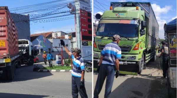 Kabel Listrik “Menjerat” Dua Truk, Bojongsoang Sempat Macet