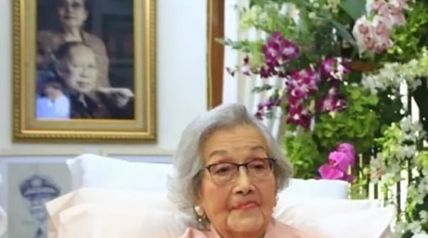 Eyang Meri, Teladan yang Pulang dengan Tenang
