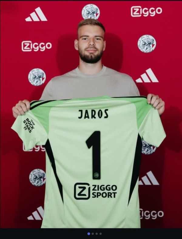 Cedera Jaros di Amsterdam Arena, Maarten Paes di Ambang Debut Krusial Bersama Ajax