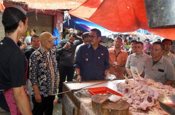 Kata Bupati Sukabumi Soal Harga Daging Ayam Naik: Kebutuhan Bersaing dengan MBG