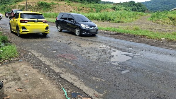 Aspal Bergelombang dan Berlubang, Jalan Cibadak–Palabuhanratu Dikeluhkan Pengendara