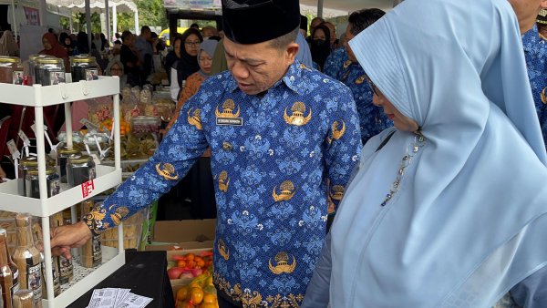 Bupati Kang DS Ajak Para ASN Gunakan Produk IKM/UMKM dan Belanja di Pasar Rakyat