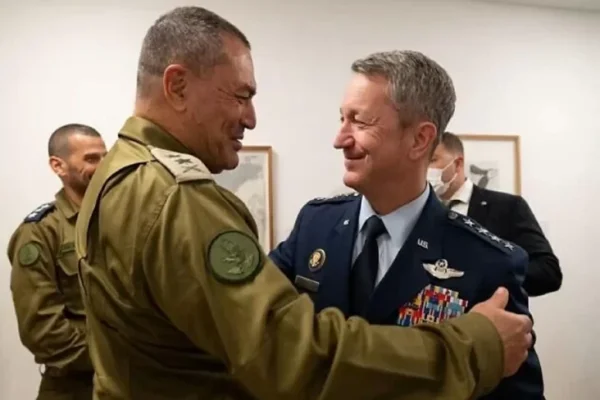 Ketegangan Meninggi di Tengah Dunia: Jenderal AS dan Israel Bertemu di Pentagon di Tengah Ambang Konflik dengan Iran