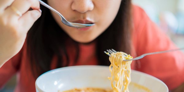Sering Makan Mi Instan? Ini Batas Aman Konsumsinya