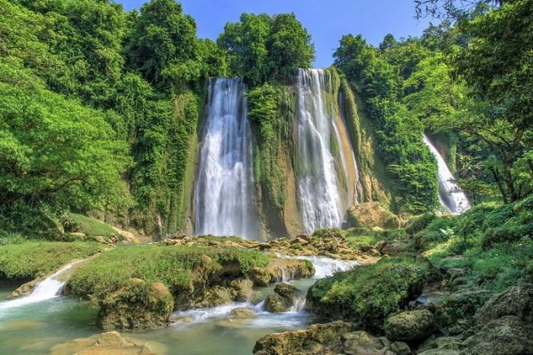 10 Air Terjun Terbaik di Jawa Barat 2026: Alamat & HTM Lengkap!