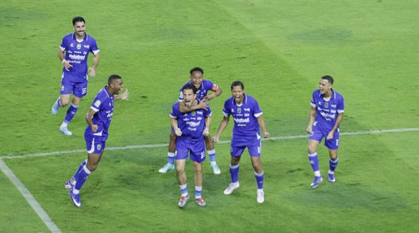 GBLA Tak Terjamah, Persib Hajar Malut 2-0