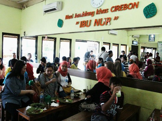 10 Restoran Legendaris di Cirebon 2026 yang Wajib Dikunjungi!