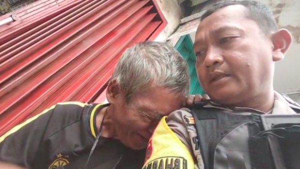 Disangka Jukir Liar, Pensiunan Guru di Cilincing Bertahan Hidup dari Memulung