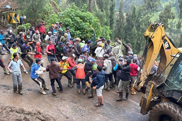 Evakuasi Truk Masuk Jurang di Pasuruan Dramatis! Terjatuh 40 Meter