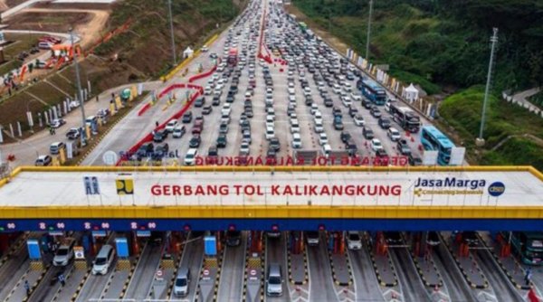 Arus Kendaraan Masuk Tol Kalikangkung Semarang Capai 1.300 Per Jam