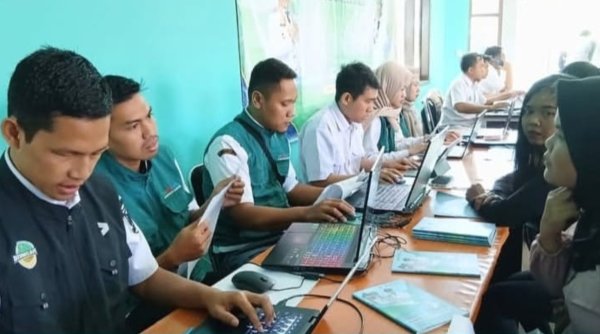 Hadir 2 Hari di Pacet, Tata Irawan: Layanan Jemput Bola Disdukcapil Kepada Masyarakat