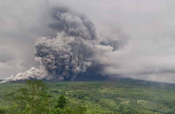 Semeru Empat Kali Erupsi, Abu Capai 600 Meter