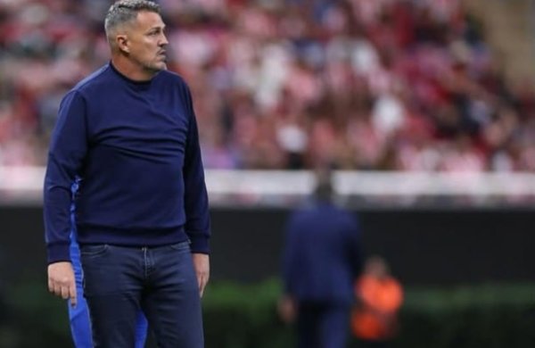 Rentetan Hasil Buruk Ajax Berujung Pergantian Pelatih, Oscar Garcia Ambil Alih Tim