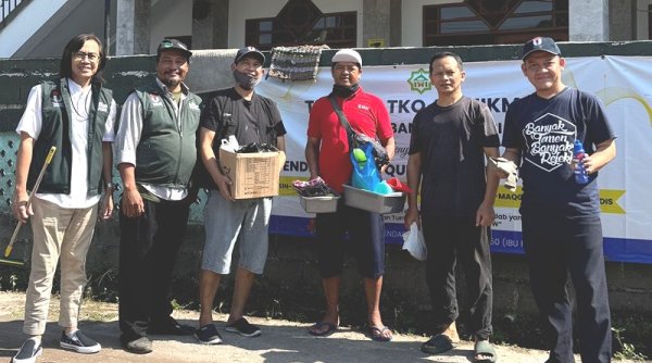 Dosen Tel-U Gelar Bersihkan Masjid-Masjid di GBA 1