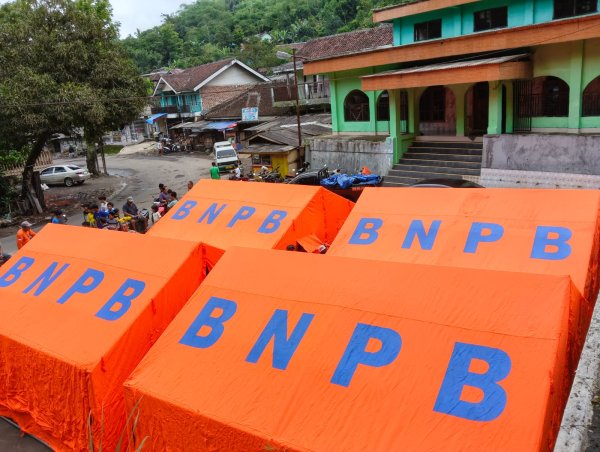 Pergerakan Tanah Rusak Puluhan Rumah di Bantargadung, BPBD Sukabumi Dirikan Tenda Pengungsian