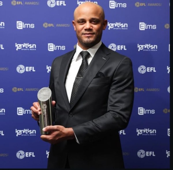 Kompany Akui Warisan Guardiola Jadi Fondasi Filosofinya di Bayern